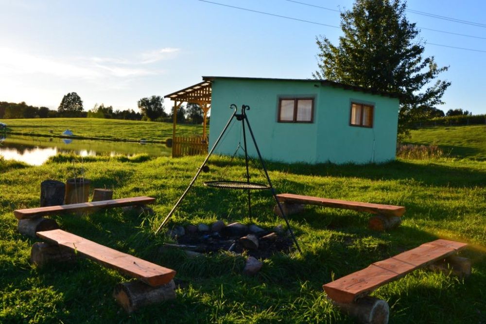 Domki na wyspie na Mazurach Garbatych. Noclegi, Mazury, łowisko