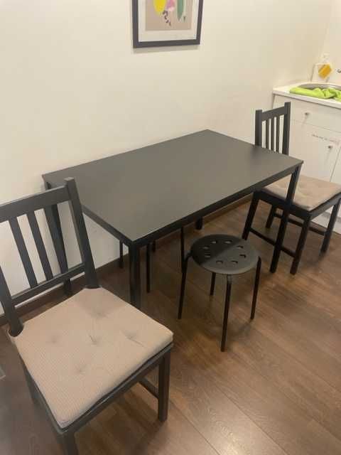 Mesa de Cozinha + 2 Cadeiras + 2 Bancos