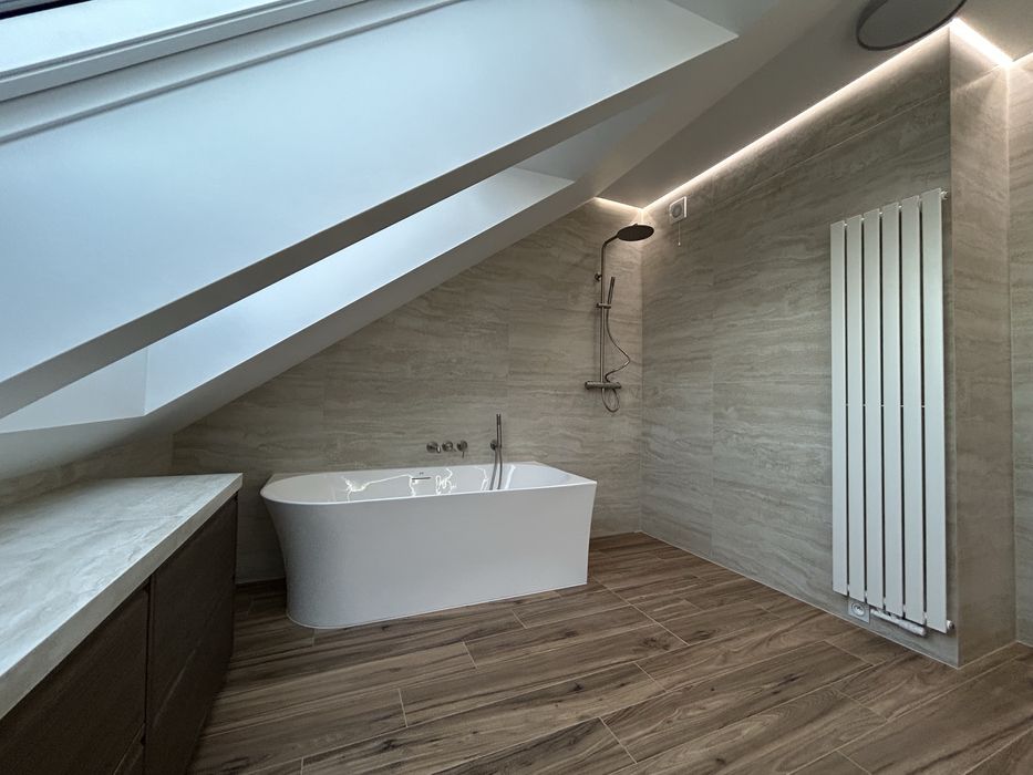 Wykończenie łazienki. Układanie płytek. Remont łazienki.