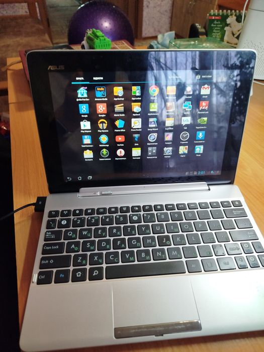 Планшет з клавіатурою