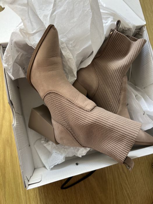 Botins Aldo em pele camurça