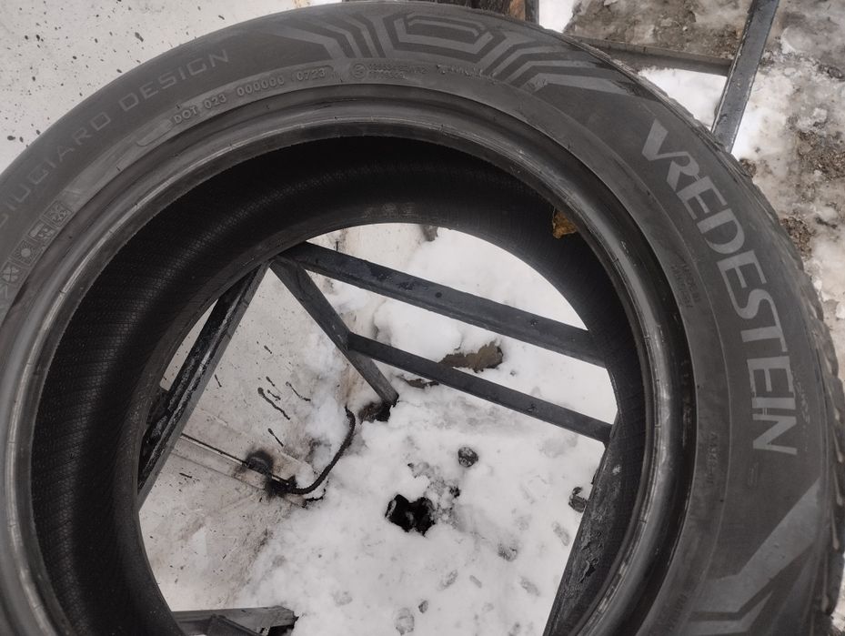 225/55/17 Vredestein quatrac Pro