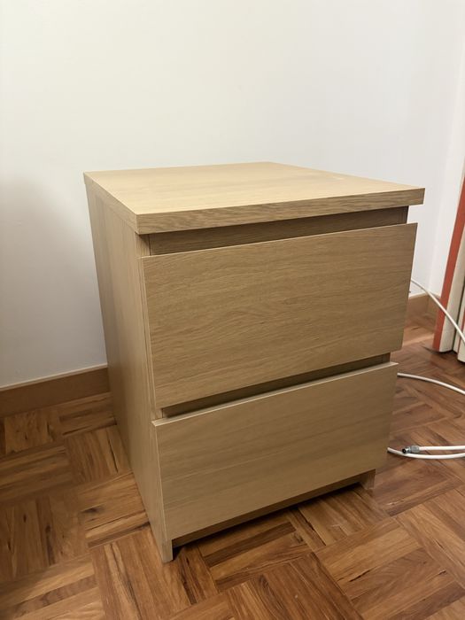 Mesa de cabeceira nova