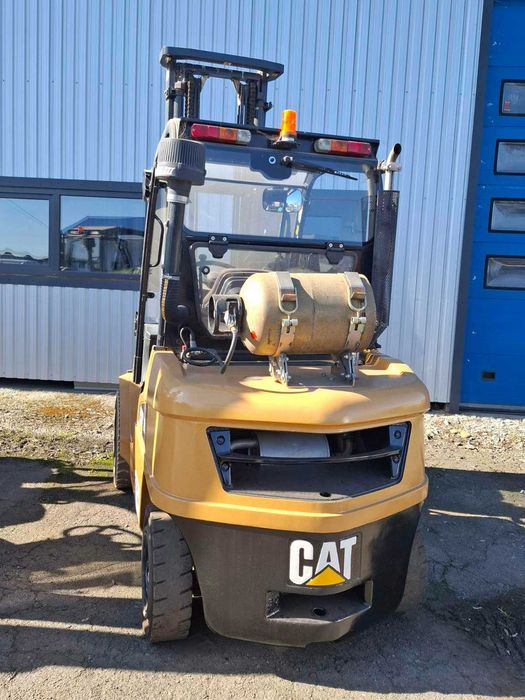 навантажувач Cat 3т