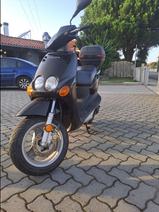 Yamaha Neos scooter