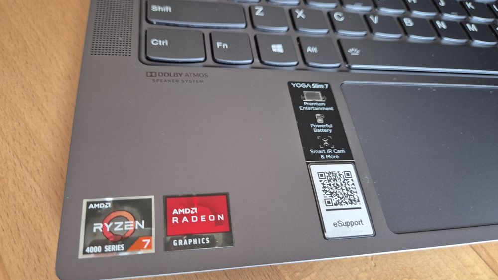 Lenovo Yoga Slim 7 – Ryzen 7 / 16 GB RAM / 512 GB SSD – Stan idealny