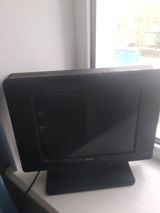 Sharp TFT Color LCD TV & DVD, модель SH-1608D.