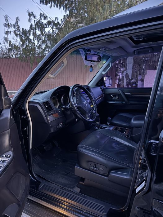 Продам мітсубиси паджеро офіційний японец