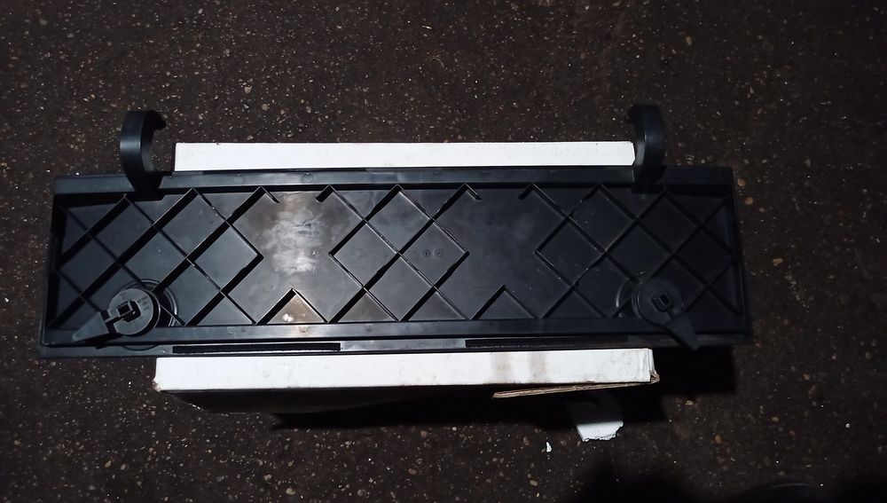 Klapka zaślepka trójkąta VW Touran l
