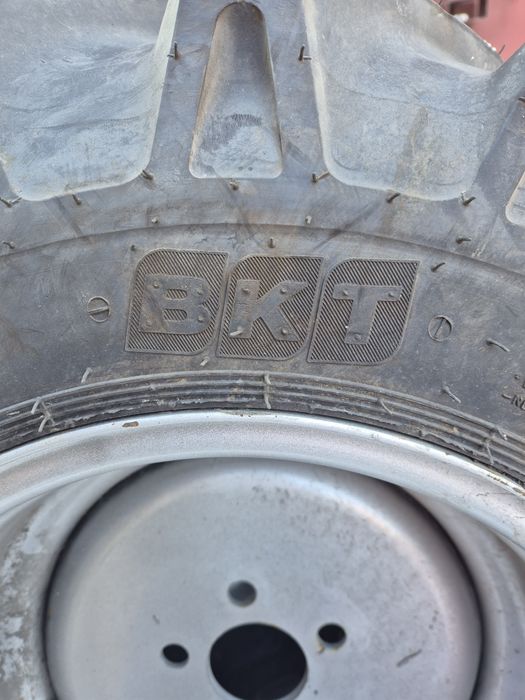 Opony koła 10.0/75-15.3