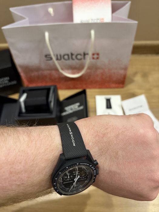 omega swatch moonswatch snoopy