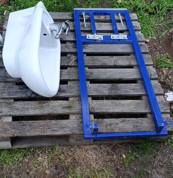 Bidet ROCA z baterią + stelaż