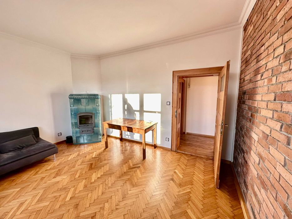 Mieszkanie w modernistycznej kamienicy - śródmieście Katowic, 3 pok, 67 m² - Więcej
