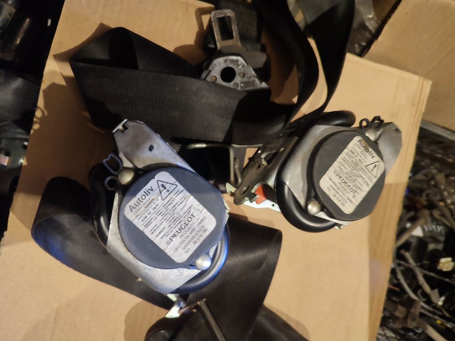 Ремені безпеки передній лівий, правий задній лівий правий Сітроен Пежо