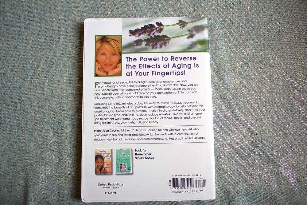 Livro de massagens estéticas faciais escrito por acupunctor, em Inglês