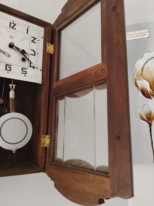 Relógio de parede de madeira