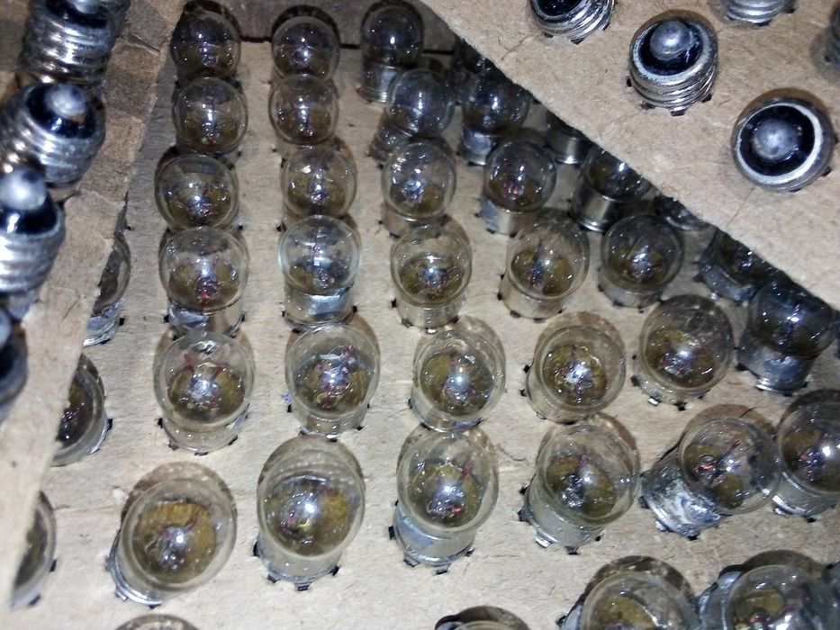 Лампочки 1в 0.068а 200шт