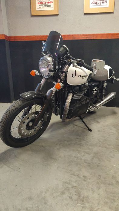 Triumph Thruxton 900