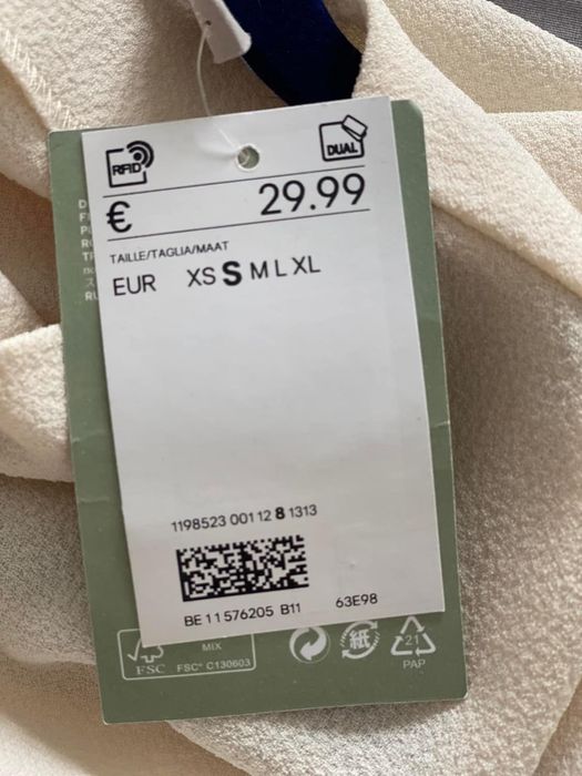 Vestido com etiqueta