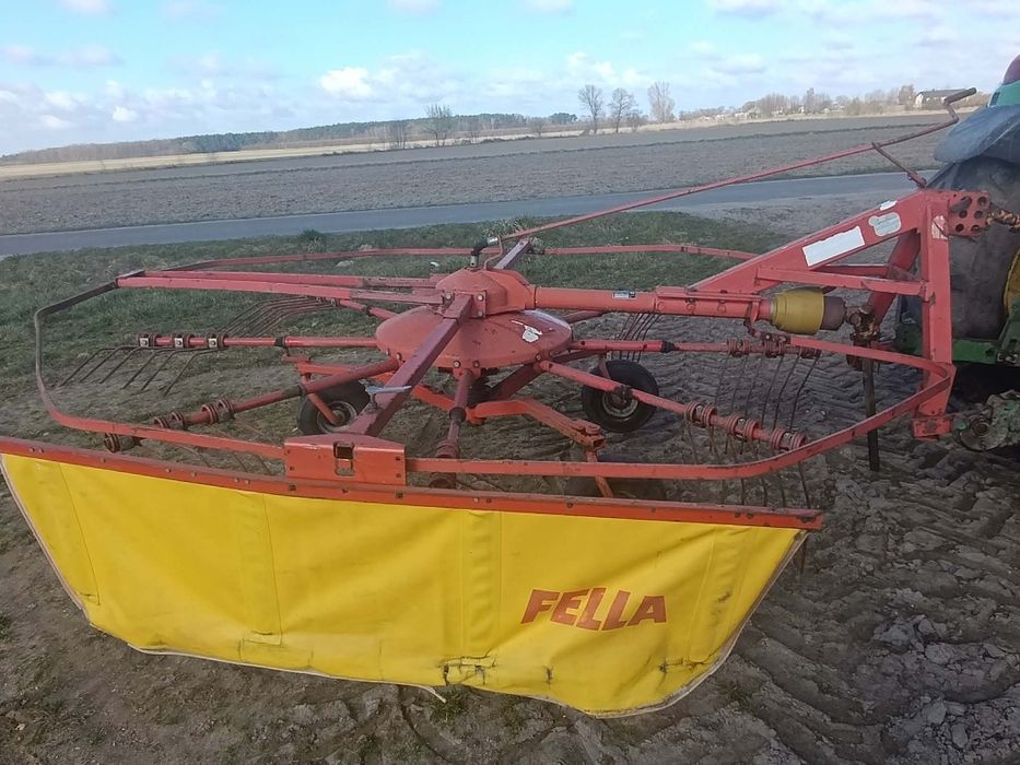 Zgrabiarka karuzelowa Fella