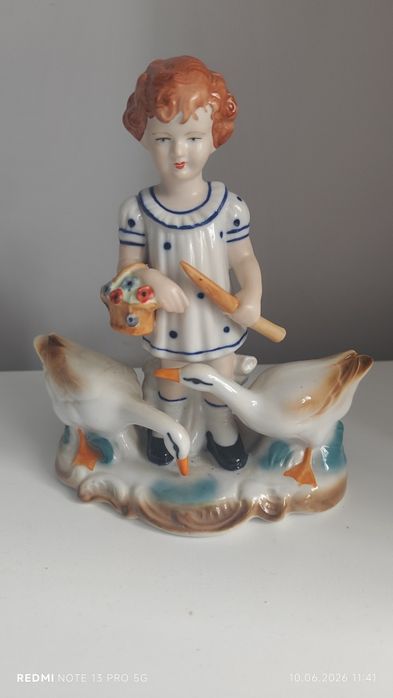 Figurka Gęsiareczka z Fabryki Porcelany w Rununi