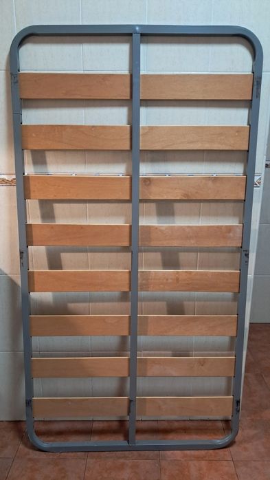 Estrado para cama em ótimo estado