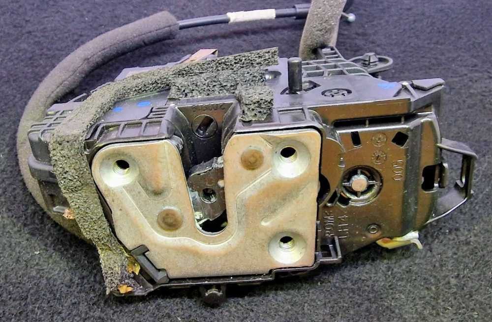 Fechadura / Fecho Porta Trás Esquerdo | RENAULT