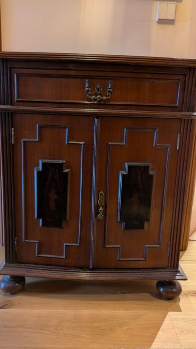 Aparador com com gaveta e porta