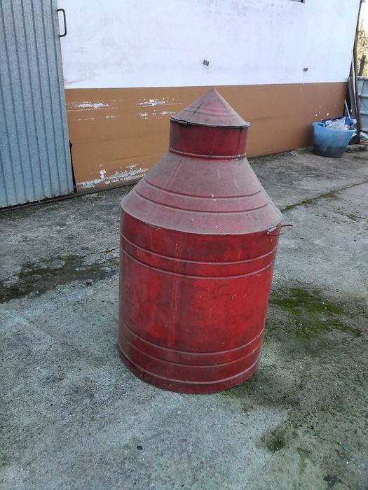 Depósito antigo, em chapa,