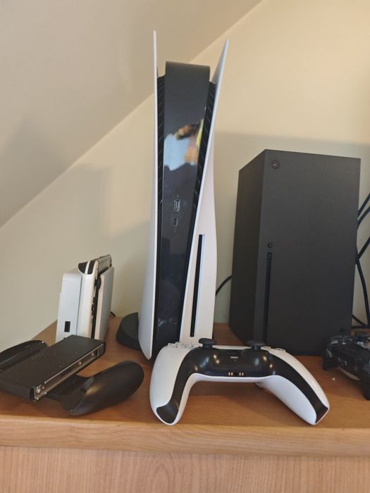 Sprzedam Ps5 z grami i dyskiem SSD 1TB