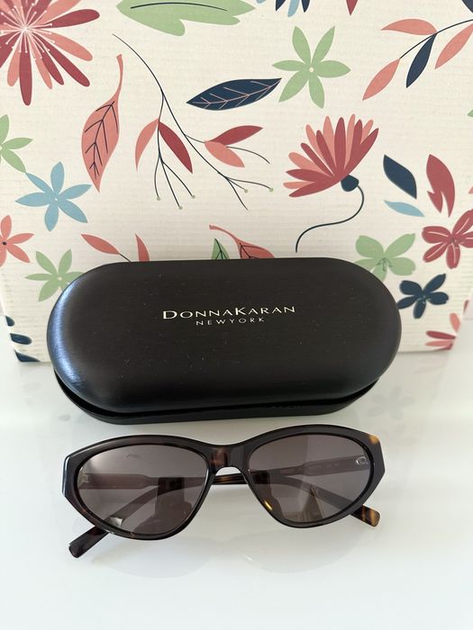 Oculos de sol DKNY nunca usado