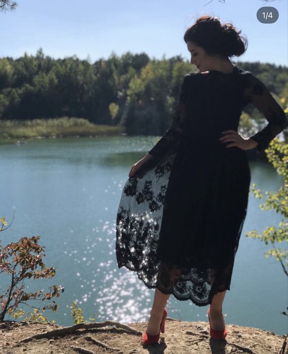 Вечірня чорна сукня