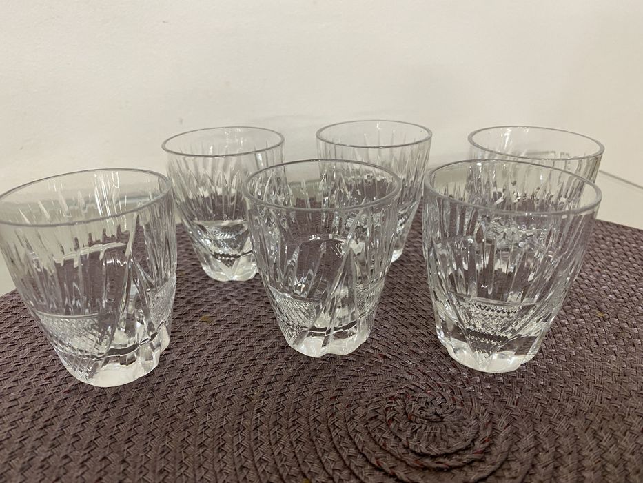 Хрустальные рюмки, вазы