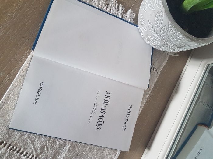Livro "As Duas Mães"