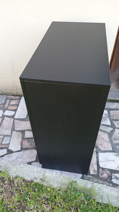 Móvel com prateleiras