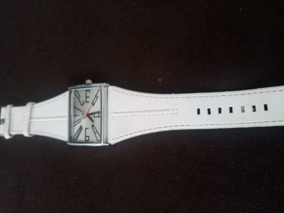 Zegarek w kolorze białym unisex