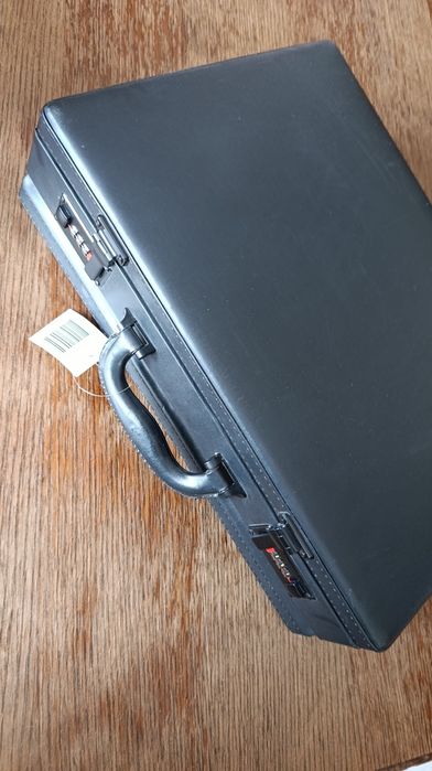 Faqueiro de luxo em inox com fio dourado p/ 10 pessoas