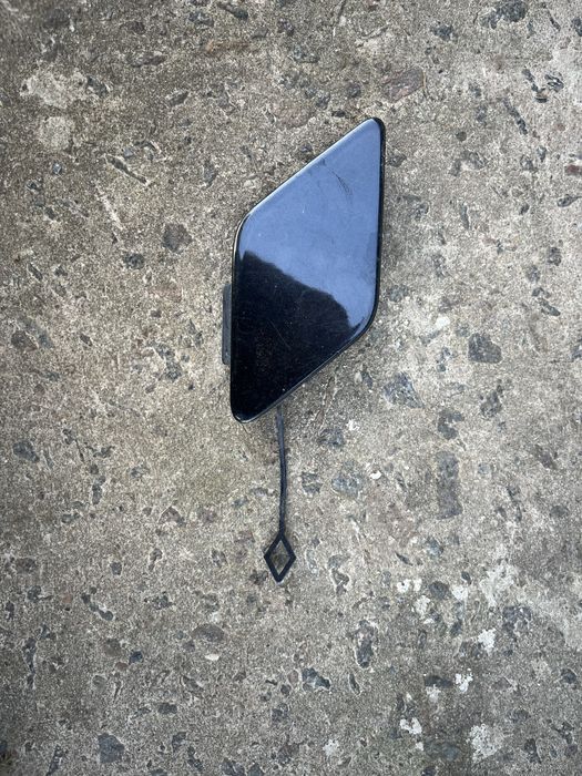 Заглухка бампера під крюк Bmw