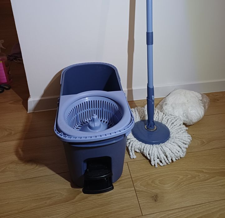 Mop obrotowy z wiaderkiem