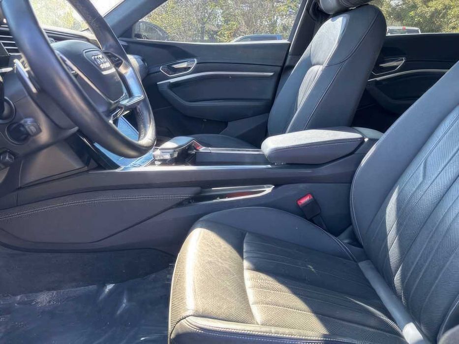 Audi e-tron quattro Premium Plus      2022