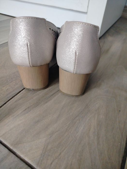 Buty czółenka Clara Barson r.39