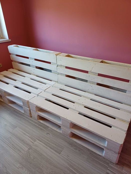 Palety białe do ogrodu