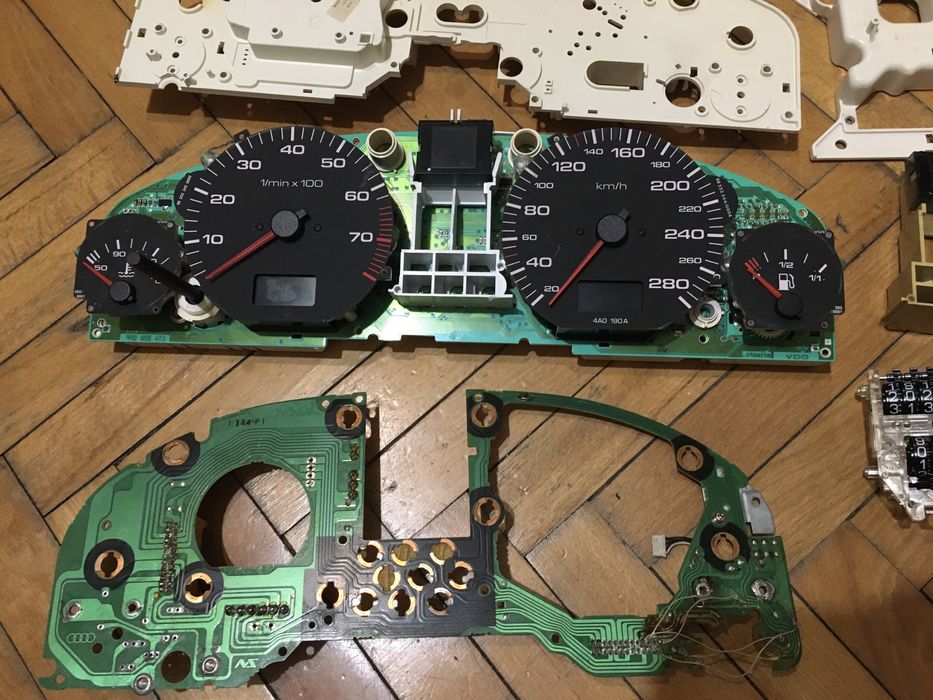 Запчастини до приборних панелей Audi 80,90,100, A6C4