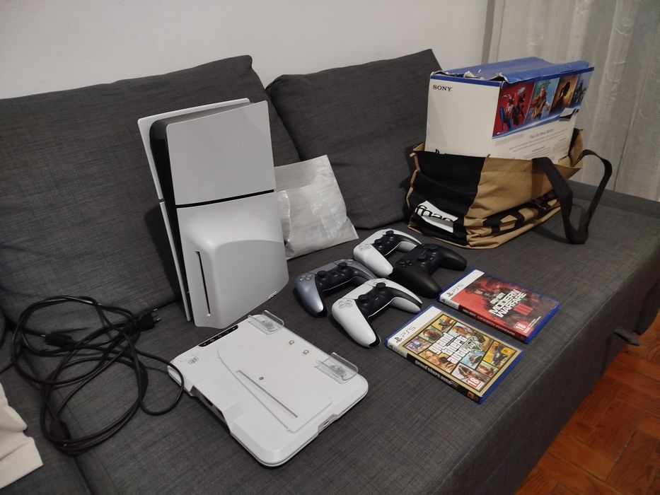 PS5 +  4 RC + base de carregamento e refrigeração + GTA V + Call of Duty Modern Warfare