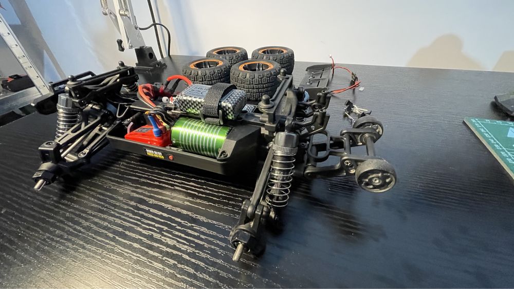Model RC, naped traxxas