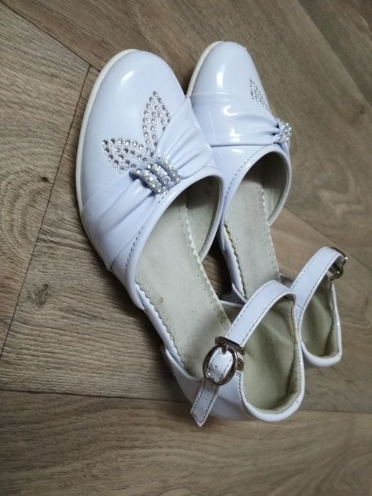 Buciki komunijne dla dziewczynki