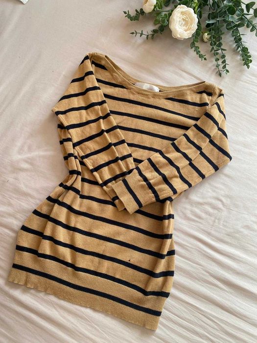 Brązowy sweter w paski