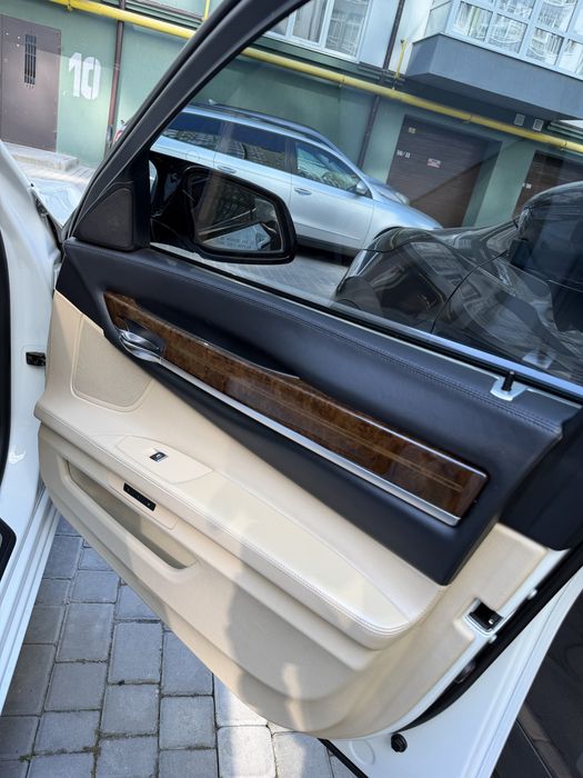 Bmw f02 740Li 2013
