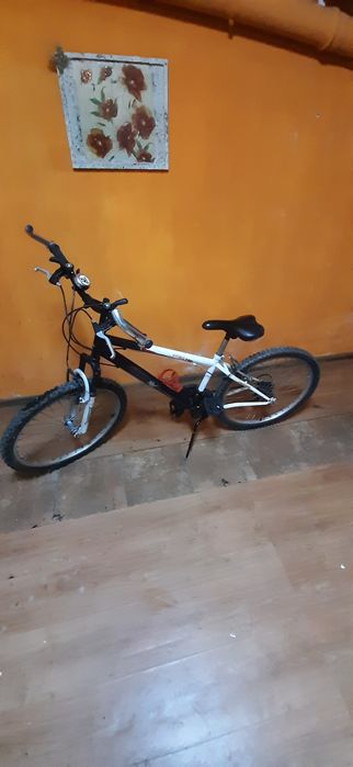 Bicicleta BTT Juvenil 24” Preta/Branca – Suspensão – Boa Oportunidade