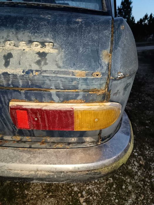 Clássico antigo Peugeot 204 1.1